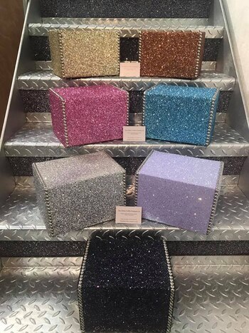 También hay cajas para cenizas