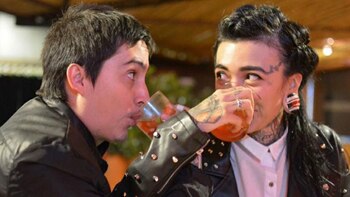 La youtuber colombiana Verónica Duque junto a su esposo Esteban Madrigal, quien la agredió.