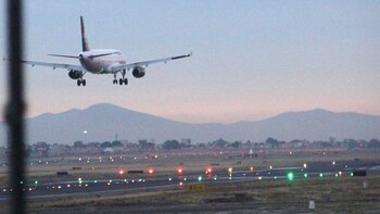 La Tarifa de Uso Aeroportuario en México ha incrementado desde 2014 (Foto: Twitter AICM_mx)