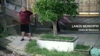 El agresor despiraba al aire desde la esquina de Tucumán y Oncativo
