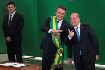 Jair Bolsonaro junto al nuevo ministro Jefe de la Casa Civil, Onyx Lorenzoni (EFE)