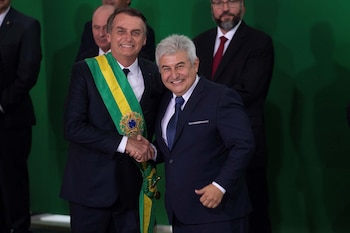 Bolsonaro posa junto al nuevo ministro de Ciencia y Tecnología, Marcos Pontes (EFE/Joédson Alves)