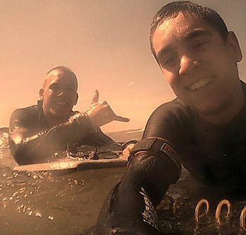 Pitman y Costa acostumbran practicar surf