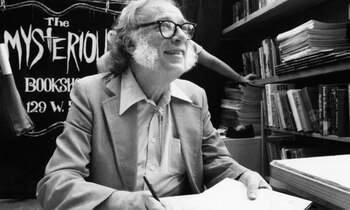 El escritor estadounidense Isaac Asimov,