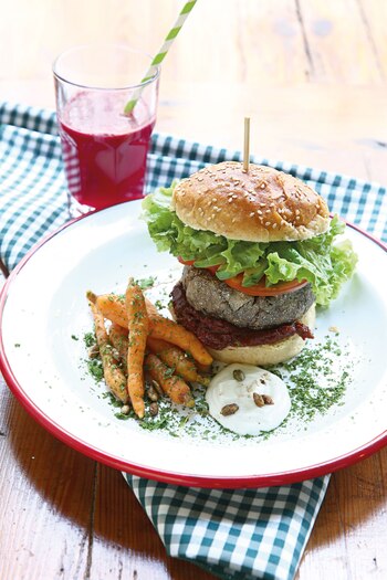 Con el plato combina un