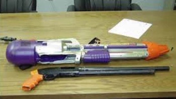 Pistolón que emula una ametralladora