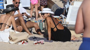 Las modelos charlaron y rieron