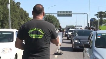 A través de un sistema