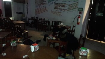 En el interior del bar