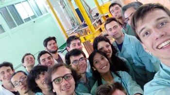 Laura con sus compañeros de curso.