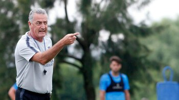 Alfaro prepara a su equipo