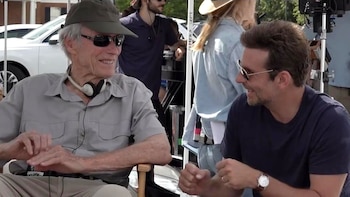 Eastwood, detrás de cámaras, dialoga