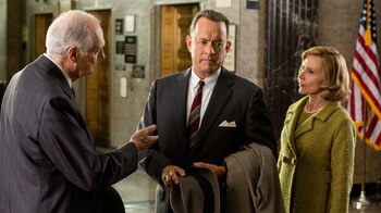 Alda y Hanks en “Bridge