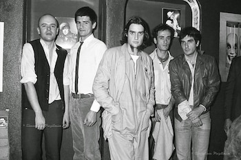 El “Bocha” (con camisa blanca