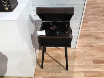 El Victrola Liberty, de pie