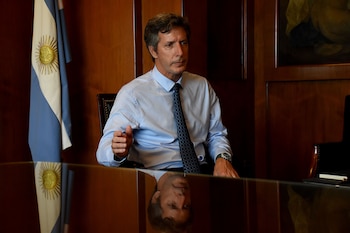 El secretario de Finanzas, Santiago