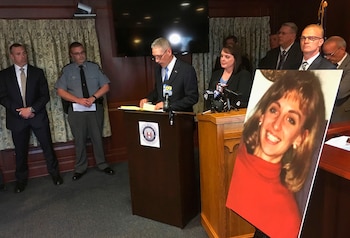 El momento en que la Justicia anuncia la condena contra Raymond Rowe