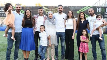 Moanes Dabour, junto a su