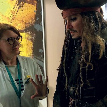 Caracterizado como Jack Sparrow, un