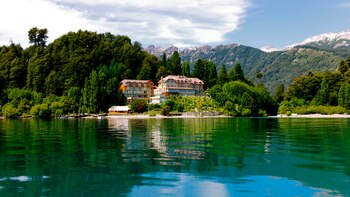 El centenario Correntoso Lake &