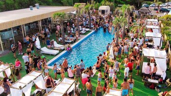 Los jueves se realizan los exclusivos ‘Helena Sunset Summer”