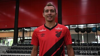 “Descansé en un hotel, me desperté al otro día a las 8 de la mañana y seguí”, contó (Foto: Atlético Paranaense)