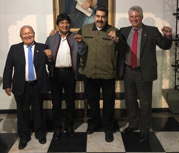 Nicolás Maduro junto a los