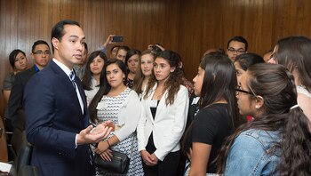 El demócrata Julián Castro, de