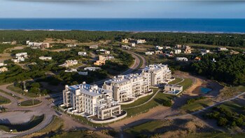 En Costa Esmeralda, de Pinamar,