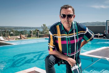 Aníbal, en la pileta del