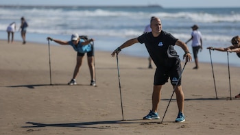 Gustavo Iriart coordina un entrenamiento