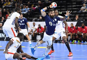 Argentina se impuso por 33 a 26 ante Angola, por la cuarta fecha del Grupo D (AFP)