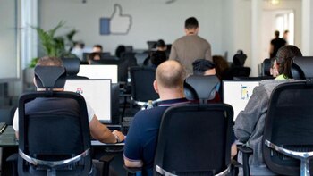 Los moderadores de contenido reciben