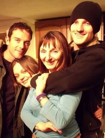 Ronan Sexton (derecha) aparece en