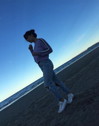 Thelma Fardin visitó la playa