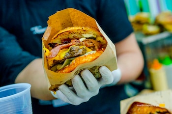 Completas, simples, con huevo, bacon,