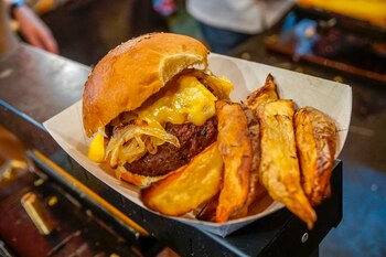 Para beber, cada stand ofrece