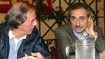 Hablan todas las semanas por