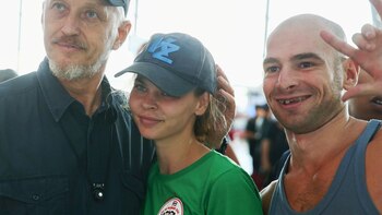 Anastasia posó con admiradores en