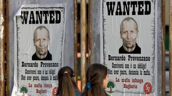 Carteles durante la búsqueda de