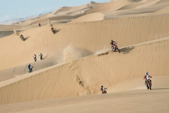 El británico Sam Sunderland de KTM lidera el