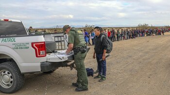 ICE indicó que el migrante había sido repatriado en cinco ocasiones, la más reciente en el 2008 (Foto: AP/Archivo)
