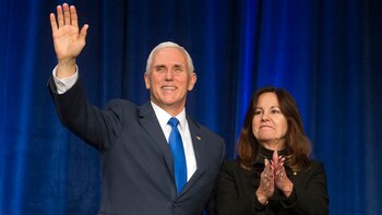 El vicepresidente Mike Pence se