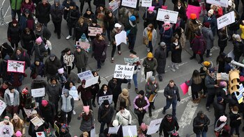 Miles de mujeres protestaron contra