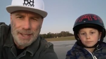 John Travolta con su hijo