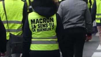 “Macron la sens-tu-la quenelle” (Macron,