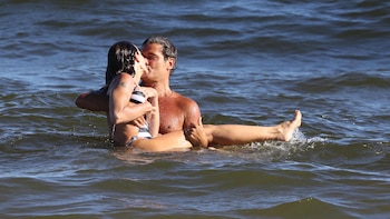 Guillermo y Carolina se besan