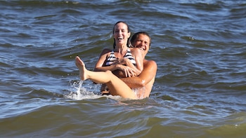 La pareja se divirtió en el mar. Además, entrenan dos veces por semana con el mismo personal trainer