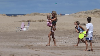 La empresaria veranea con sus