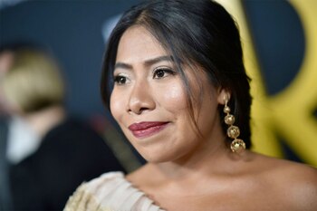 Una sorpresa feliz la tuvo Yalitza Aparicio, una maestra de origen indígena que debutó en la actuación con “Roma” (AFP/Archivos – Robyn Beck)